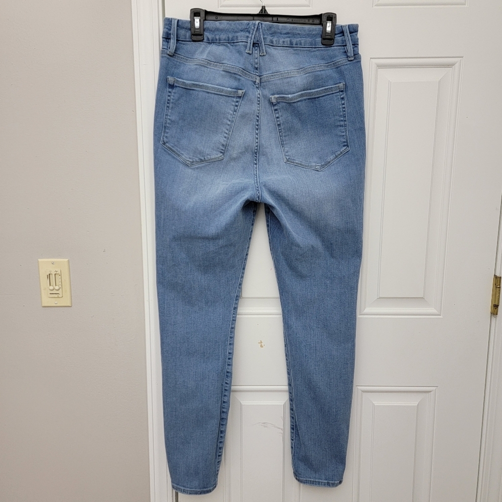 Good American Light Blue High-Rise Skinny Jeans - Picture 4 of 13